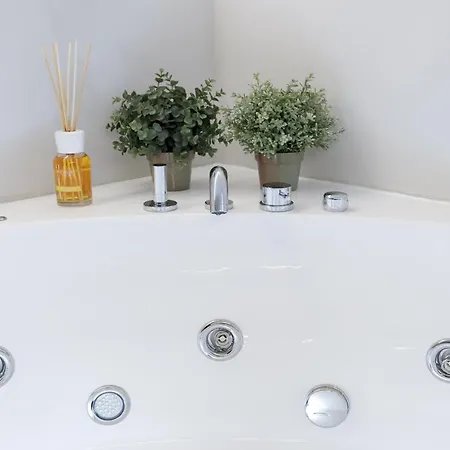 Hellochalet - Pandora Mountain View With Jacuzzi, Garage And Storage ブレウイル・チェルヴィナイア